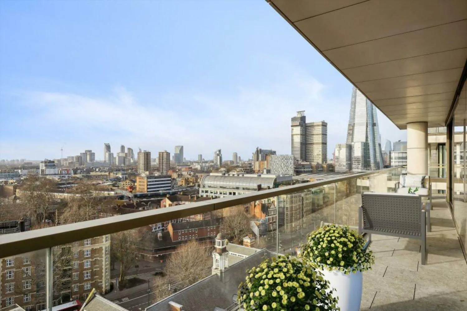 Stunning Duplex Penthouse Over 2200 Sq Ft Sleeps 8 With Jacuzzi Rooftop Views Of The City Apartment London