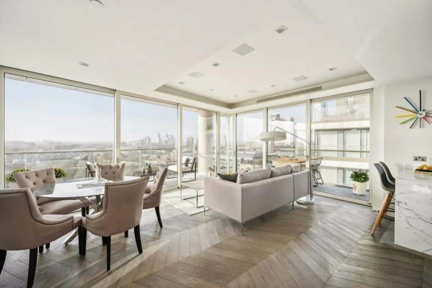 Stunning Duplex Penthouse Over 2200 Sq Ft Sleeps 8 With Jacuzzi Rooftop Views Of The City Apartment London