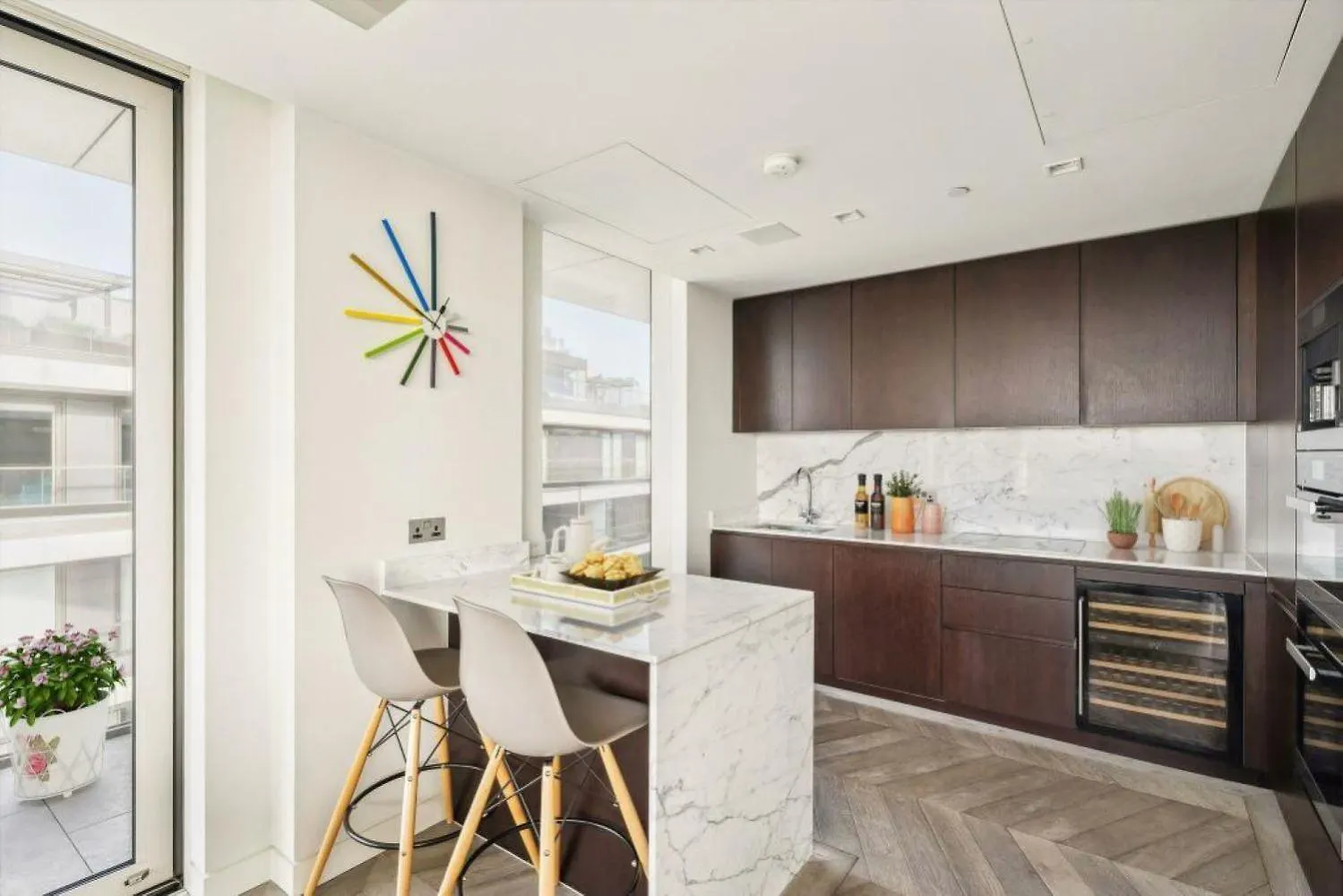 Stunning Duplex Penthouse Over 2200 Sq Ft Sleeps 8 With Jacuzzi Rooftop Views Of The City Apartment London