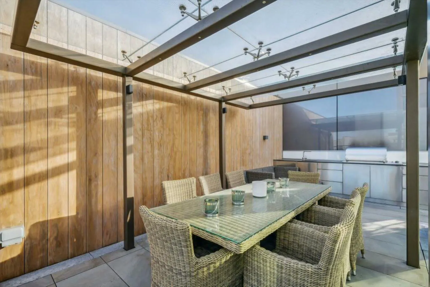 Stunning Duplex Penthouse Over 2200 Sq Ft Sleeps 8 With Jacuzzi Rooftop Views Of The City Apartment London