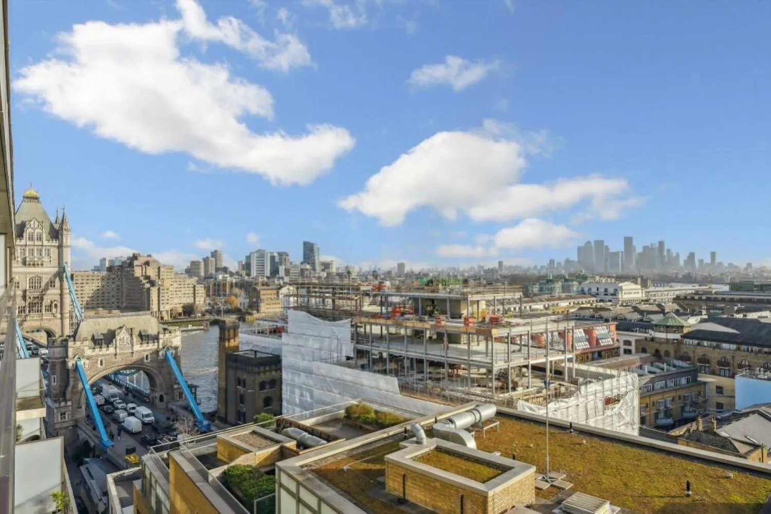 Stunning Duplex Penthouse Over 2200 Sq Ft Sleeps 8 With Jacuzzi Rooftop Views Of The City Apartment London