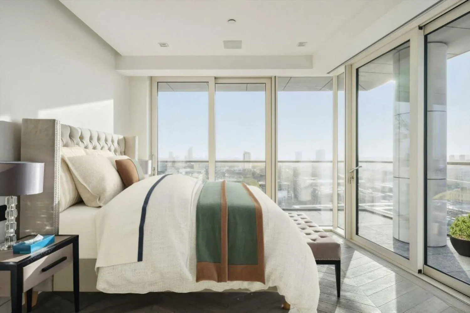 Stunning Duplex Penthouse Over 2200 Sq Ft Sleeps 8 With Jacuzzi Rooftop Views Of The City Apartment London United Kingdom